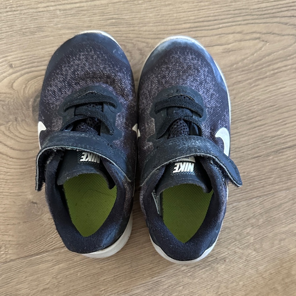 Nike Kids Black and Gray Sneakers